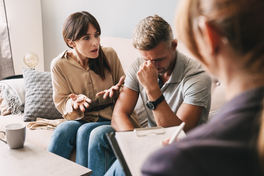 couple on a divorce therapy in New Jersey