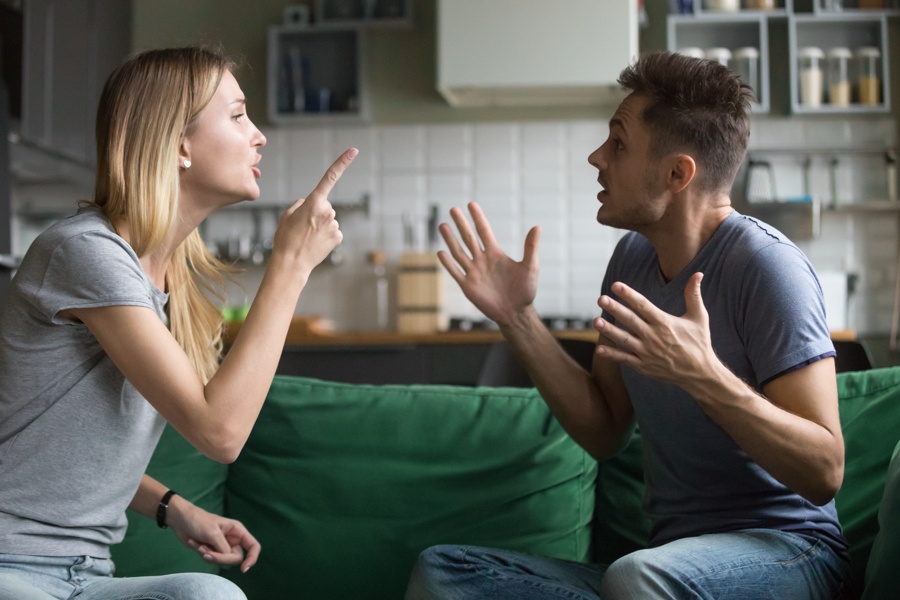 gaslighting-in-relationships couple experiencing emotional manipulation during gaslighting